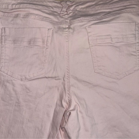 Women's Bandolinoblu Jean Shorts size 16 P  Pink Relaxed Belted Mandie Style - Picture 2 of 6